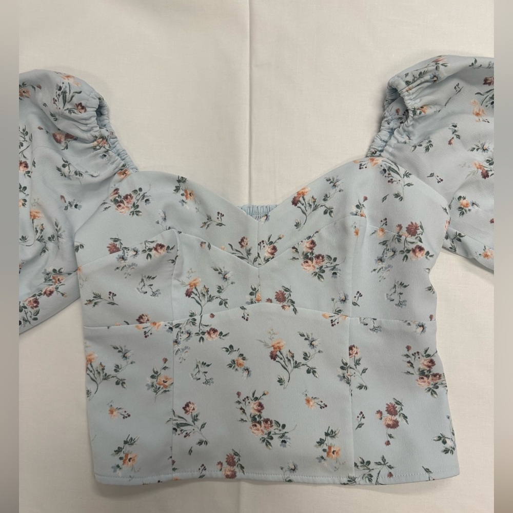 Abercrombie Floral Puff Sleeve sweetheart crop Top size small. Like new
